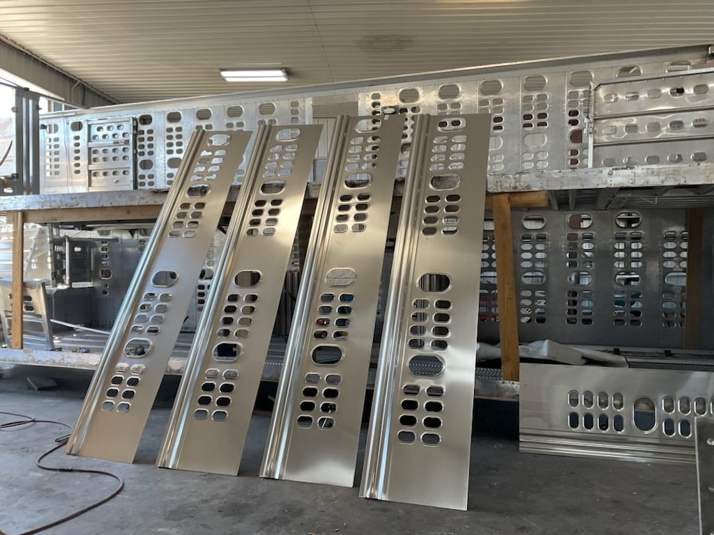 Aluminum livestock trailer panels
